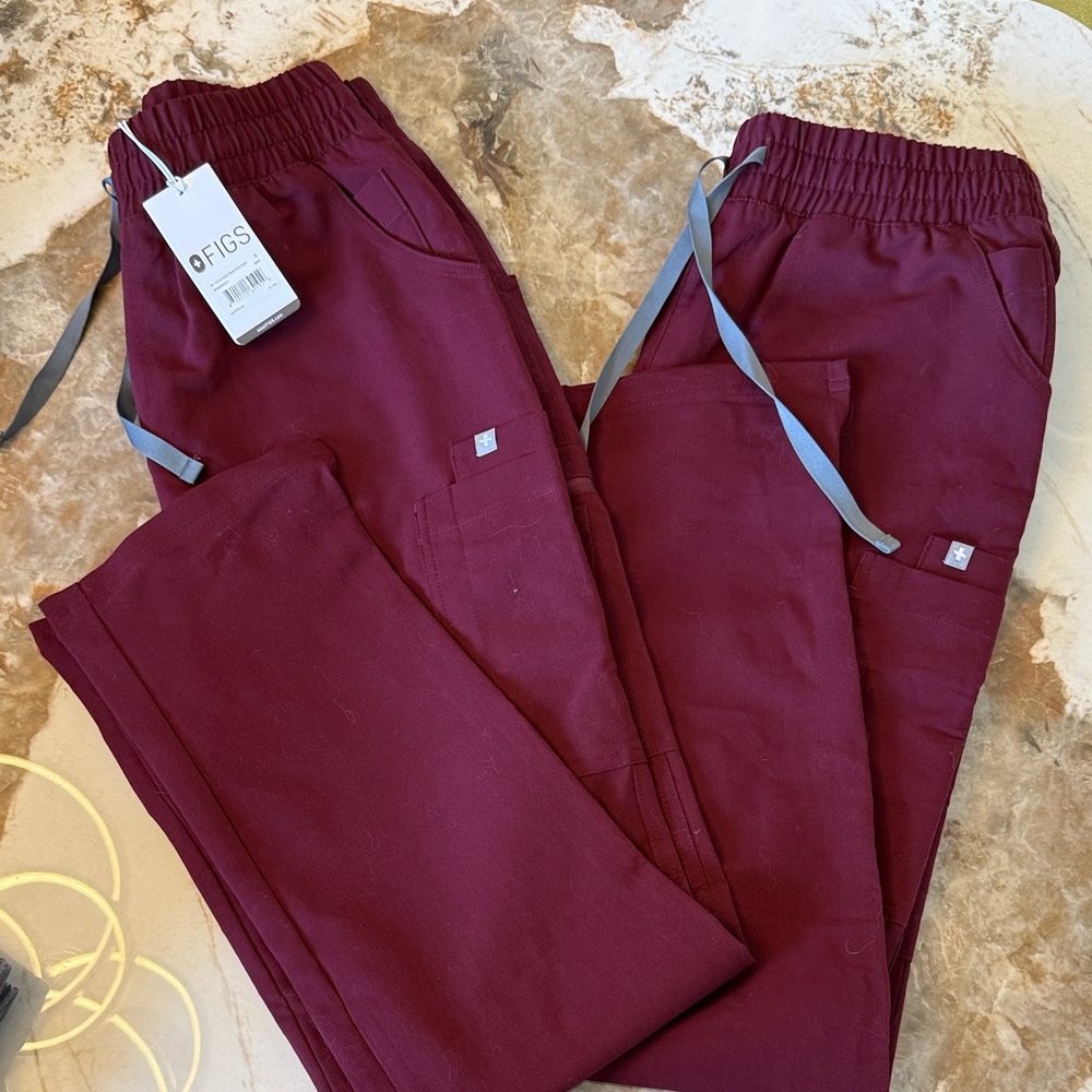 Figs Women's Ankle Cargo Pants in Maroon
